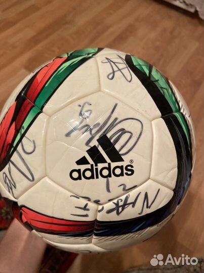 Футбольный мяч с автографами игроков фк локомотив