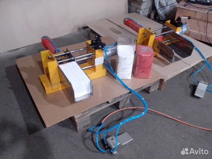 Полуавтоматический станок для упаковки салфеток