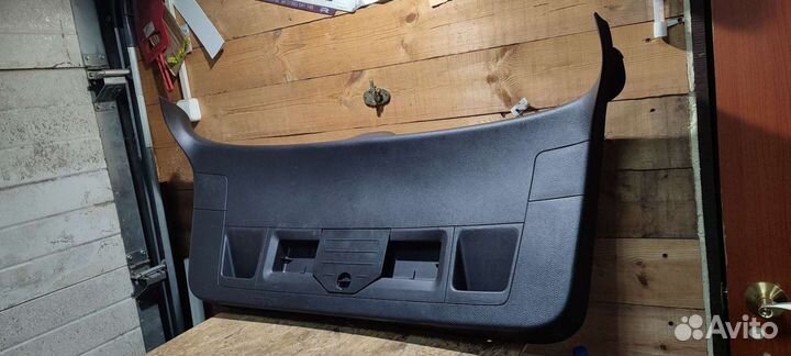 Обшивка/панель двери багажника VW PassatB7 Variant