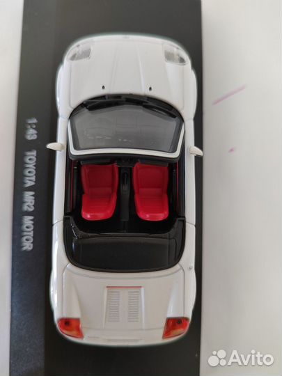 Модель авто Toyota MR2 Spyder в масштабе 1/43
