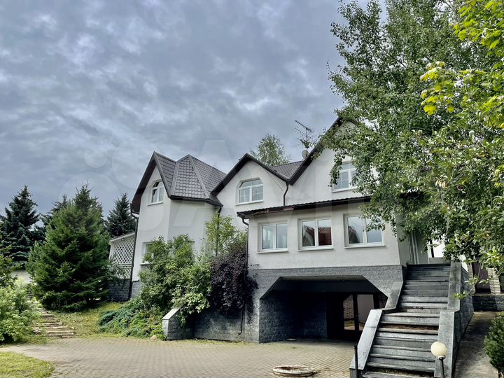 Дом 800 м² на участке 35 сот.