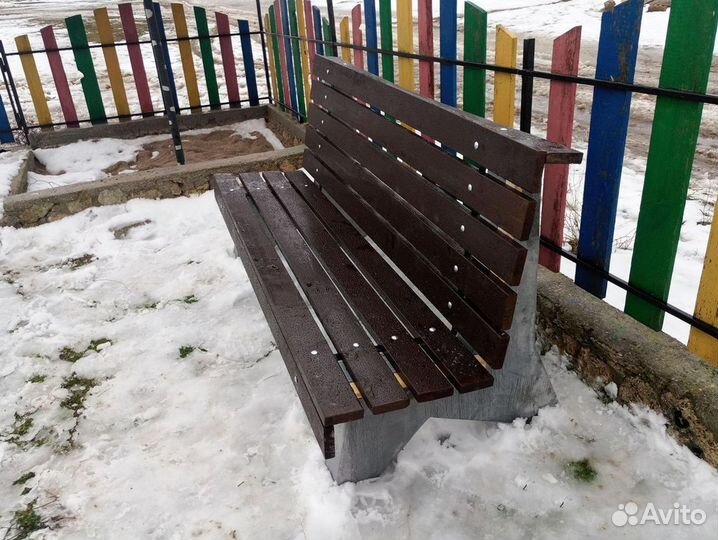 Лавочка уличная