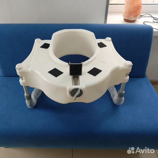 Сиденье для унитаза с поручнями Ergoforce E 0902