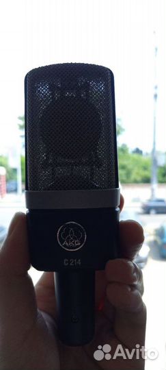 Студийный микрофон AKG c214