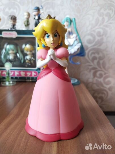 Фигурка Пич