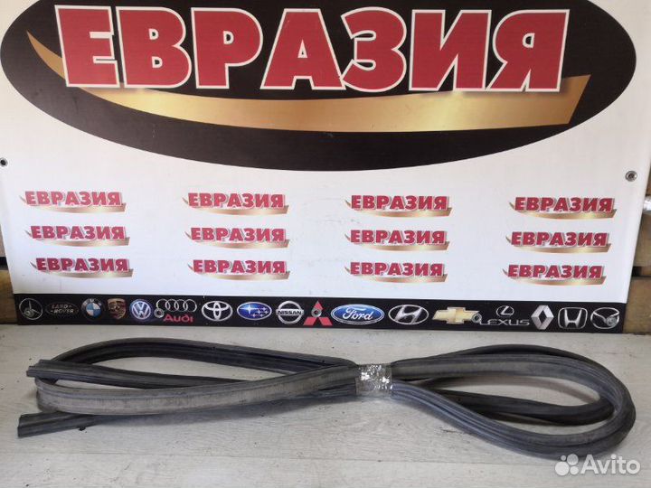 Уплотнительная резинка двери багажника задняя