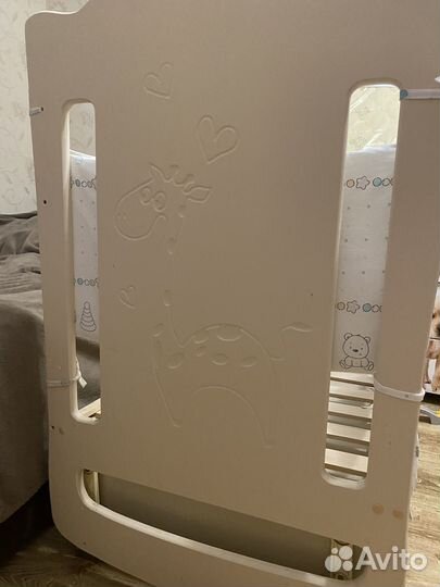 Детская кроватка с матрасом