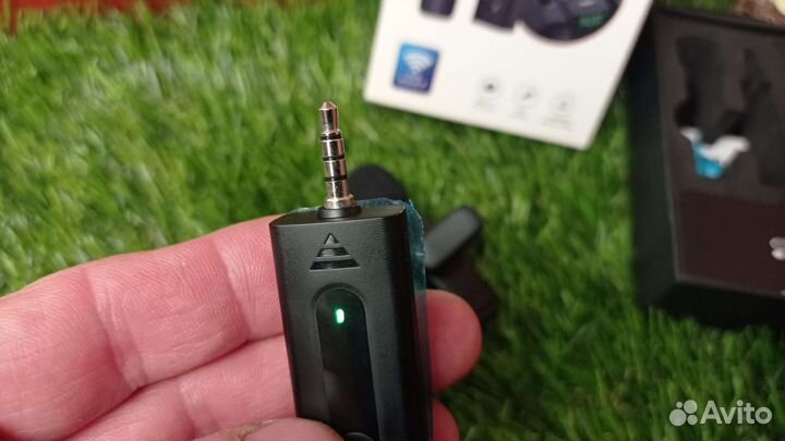 Микрофон беспроводной петличный для колонки