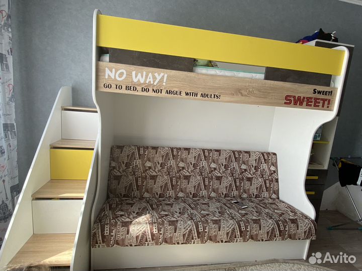 Кровать двухьярусная с диваном
