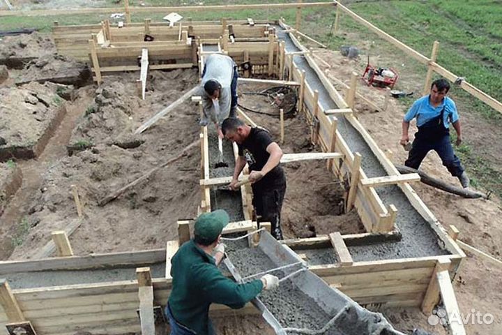 Бригада рабочих строителей