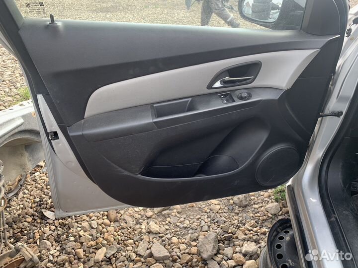 Обшивка двери chevrolet cruze