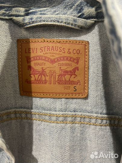 Джинсовая куртка levis
