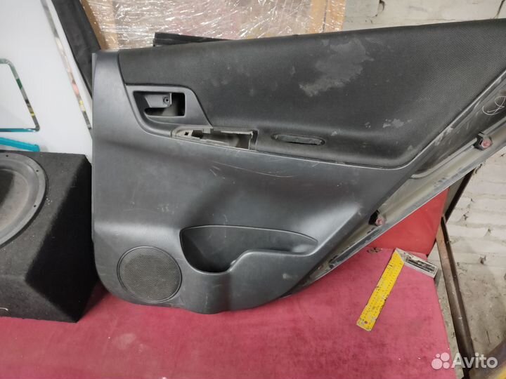 Toyota corolla spacio дверные карты