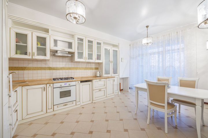 4-к. квартира, 158 м², 6/8 эт.