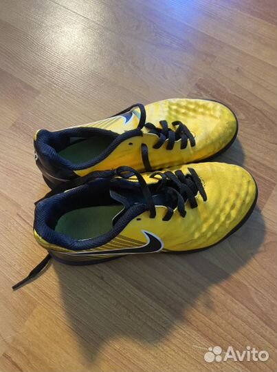 Шиповки, бутсы