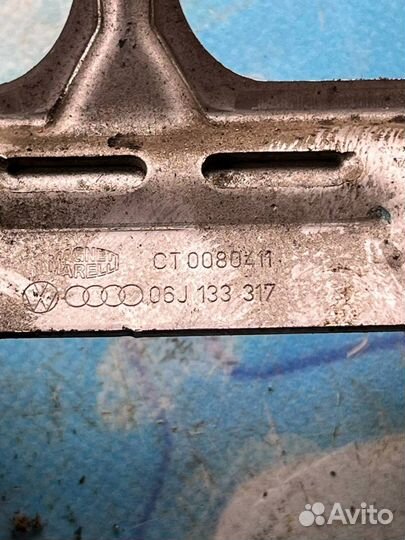 Топливная рампа 06J133317