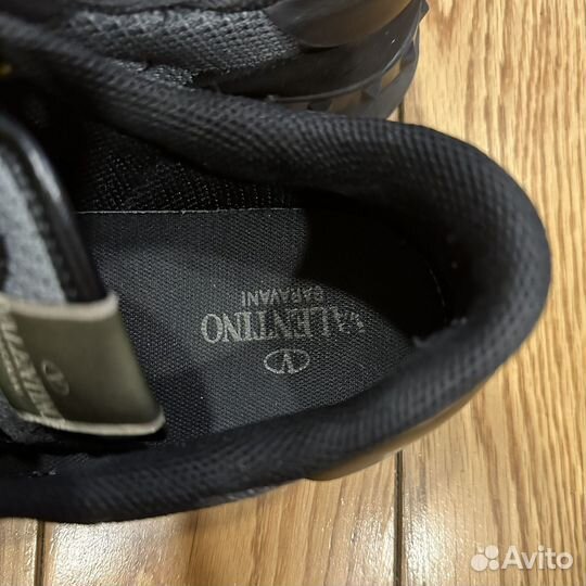 Кроссовки valentino