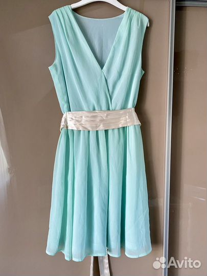 Платье нарядное 46