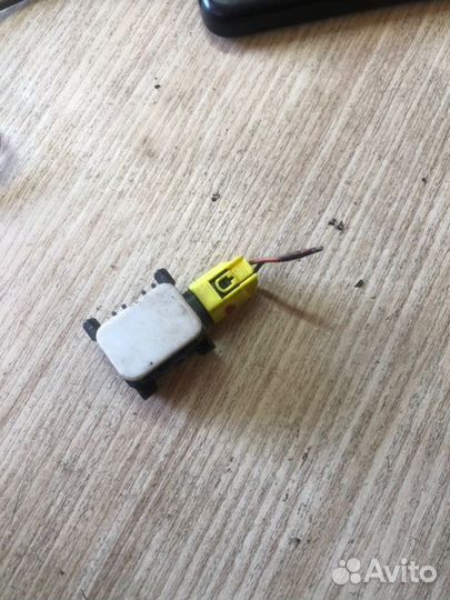 Датчик удара Mercedes-Benz S-Class W221