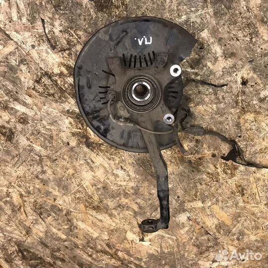 Кулак поворотный передний левый Toyota Land