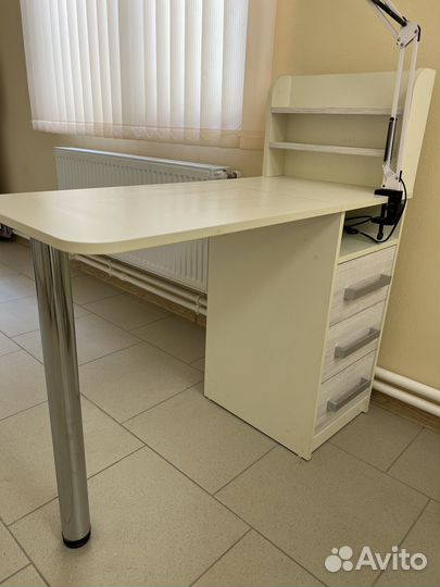 Стол маникюрный складной с выдвижными ящиками