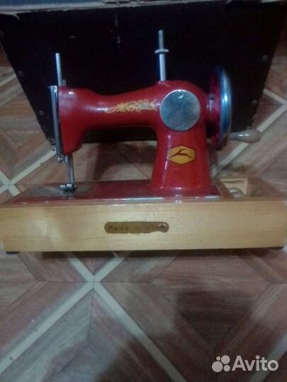 Детская швейная машинка