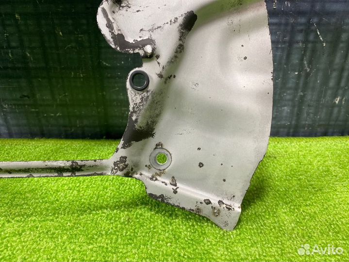 Кожух тормозного диска передний правый Bmw 525I