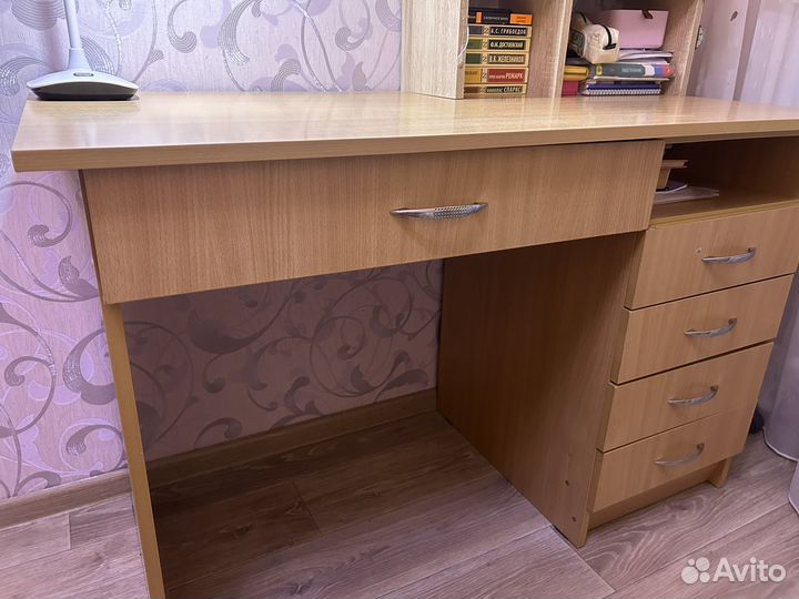 Письменный стол