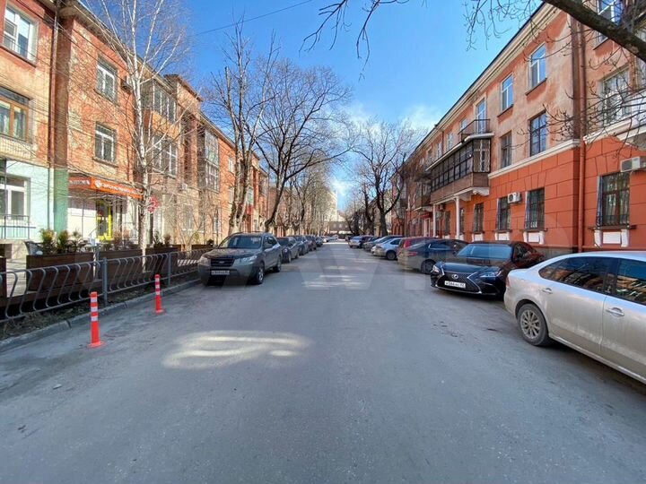 2-к. квартира, 53 м², 1/3 эт.