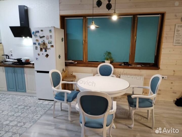 Стол и стулья