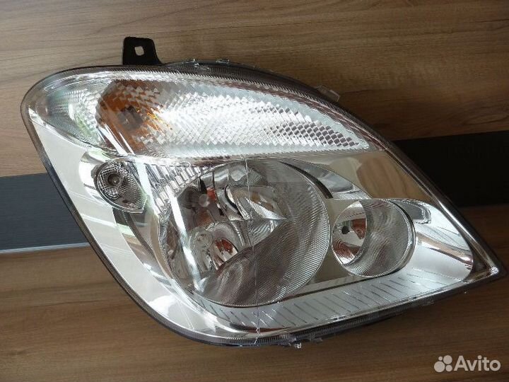 Фара Mercedes Sprinter 2005 - 2014