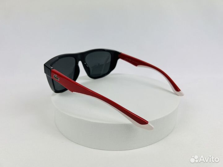 Солнцезащитные очки Lacoste