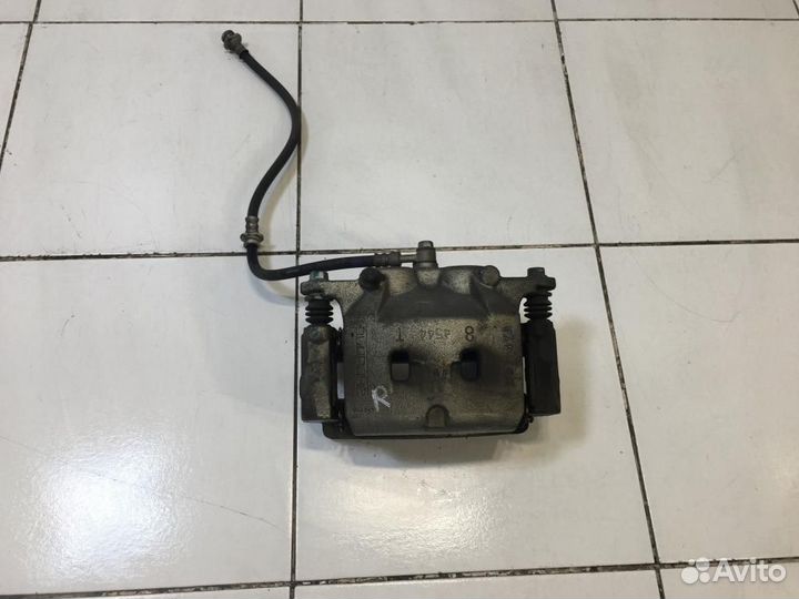 Суппорт передний правый Infiniti Q50 V37