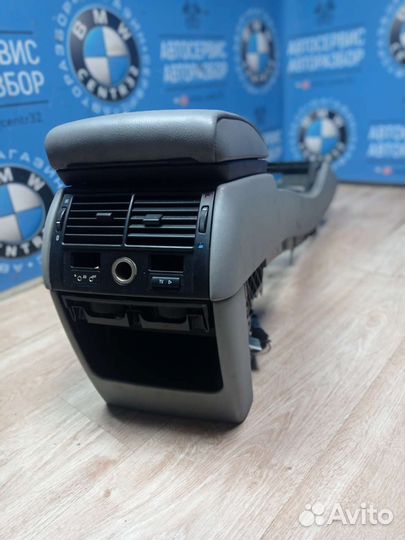 Подлокотник на BMW X5 E53 левый руль