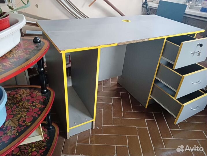 Стол компьютерный