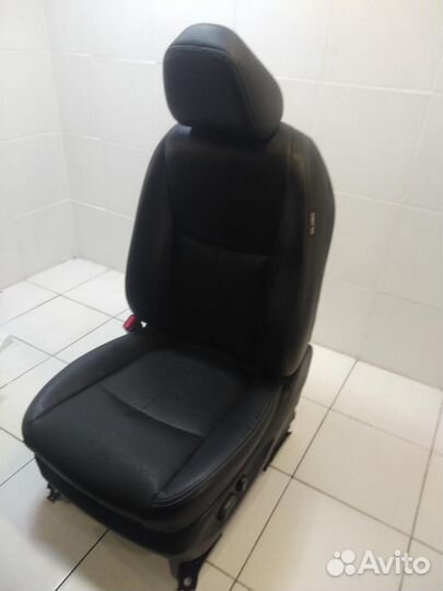 Сиденье переднее левое Infiniti Q50 V37