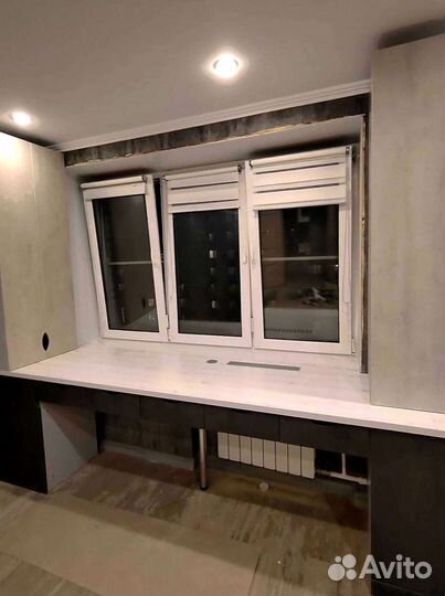 Рабочая зона в углу у окна