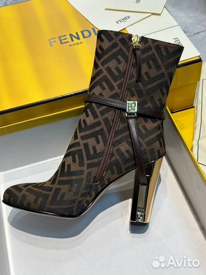 Сапоги Fendi