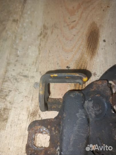 Замок капота Dodge Stratus 2002г