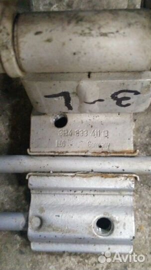 Петля двери нижняя задняя Volkswagen Passat B5 B5+