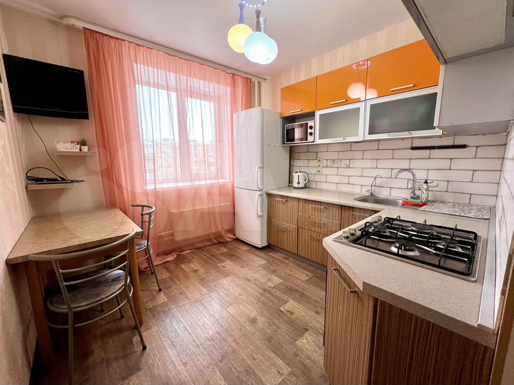 2-к. квартира, 54 м², 4/10 эт.