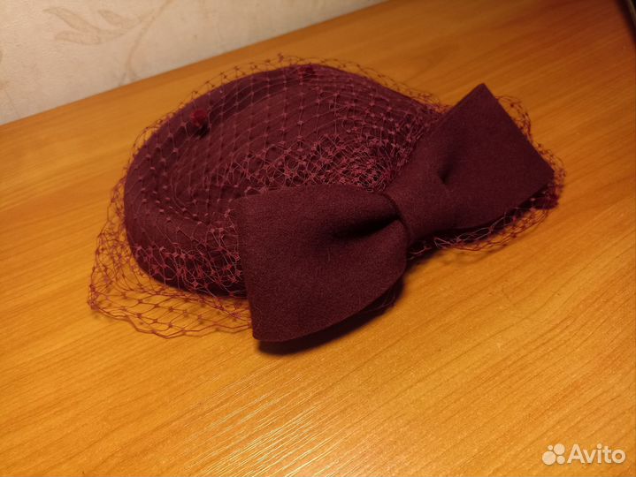 Рэтро шляпка бордо для вечеринки