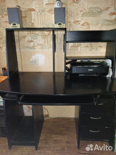 Стол компьютерный 130 ширина, высота 140