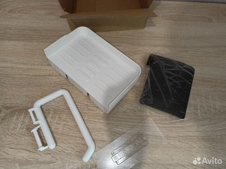 Держатель для туалетной бумаги с полкой