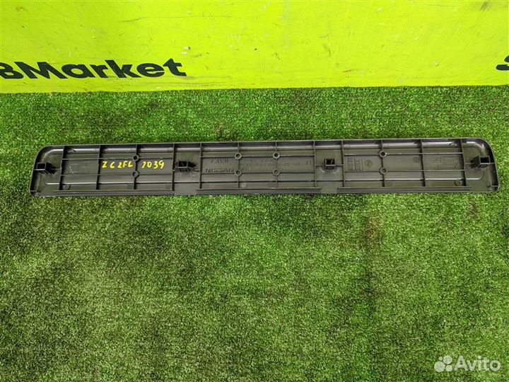 Накладка на порог салона передняя левая Infiniti