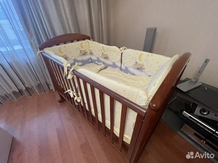 Кроватка детская с матрасом и бортиками