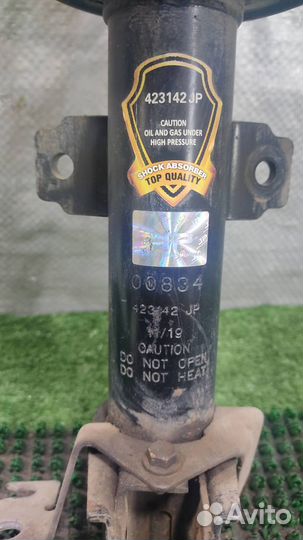 Стойка амортизатора передняя правая Renault Duste