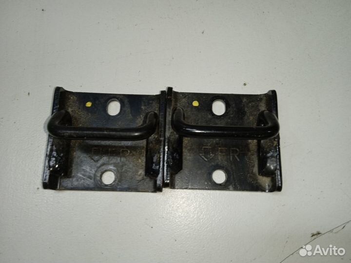 Hyundai Solaris I Петля сиденья заднего