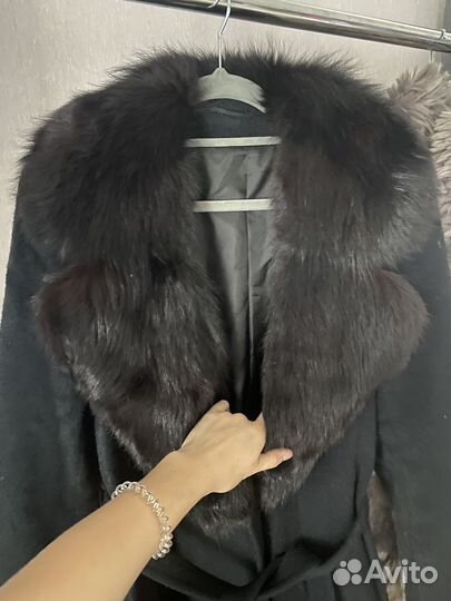 Пальто черное с мехом