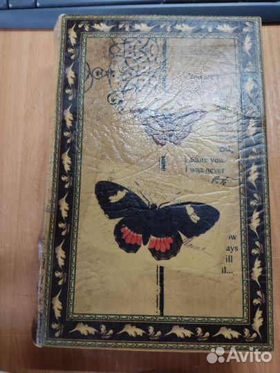 Деревянная шкатулка тайник в виде книги